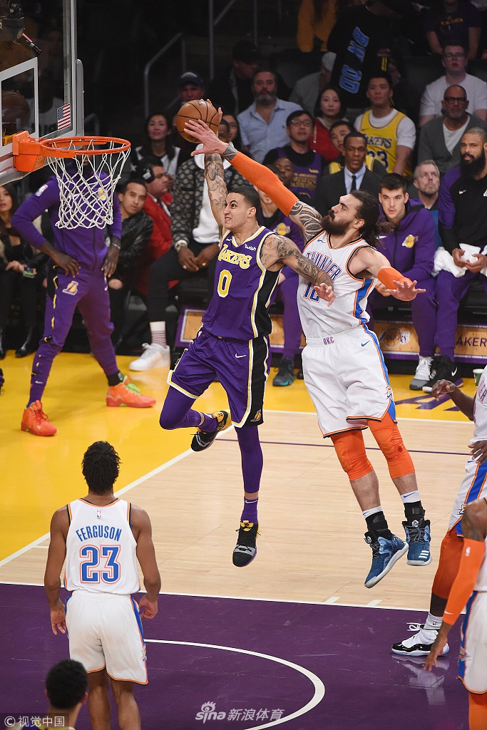 两场的触球 两场的触球